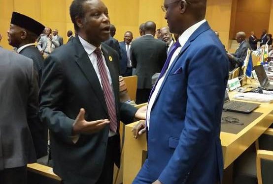 A Addis-Abeba, Son Excellence  Sindimwo Gaston, vice président du Burundi s’est salué avec l’ancien Dictateur Pierre Buyoya, soupçonné d’être impliqué dans le Coup d’Etat raté du 13/05/2015.