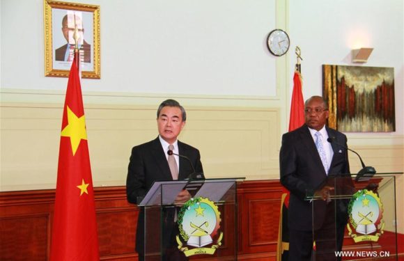 Le ministre chinois des AE rejette les allégations selon lesquelles les financements chinois alourdiraient la dette africaine