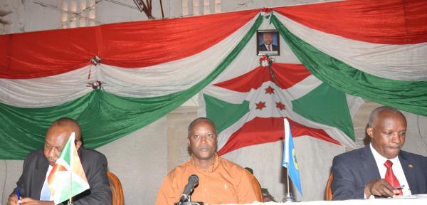 Référendum/Constitution: le 1er Vice-président appelle la population de Mwaro à voter ”oui”
