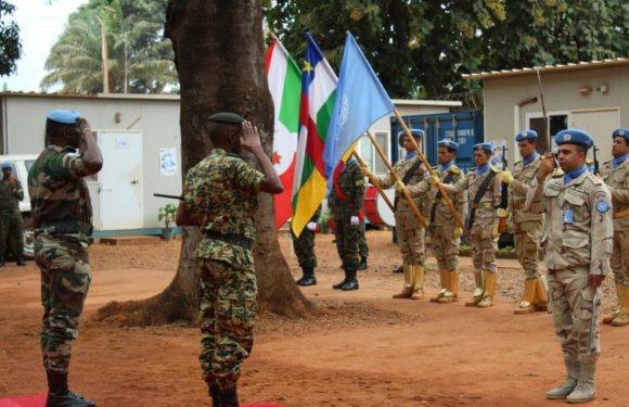 Remise des médailles aux casques bleus du troisième contingent burundais