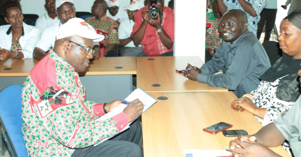 Le CNDD-FDD, 1ère formation politique au Burundi, s’inscrit à la CENI pour le Referendum constitutionnel de mai 2018