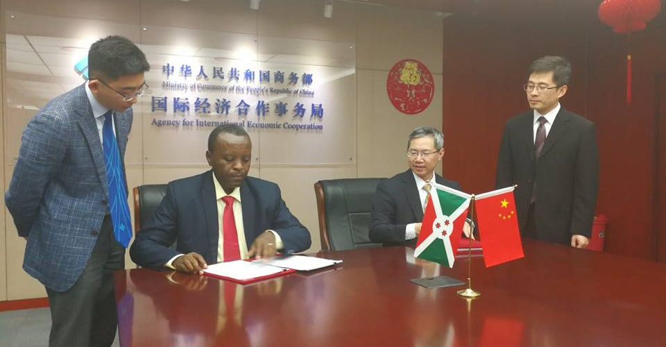 Le Burundi signe avec China First Highway Engineering, la 2ème phase des travaux du Palais présidentiel de Gitega