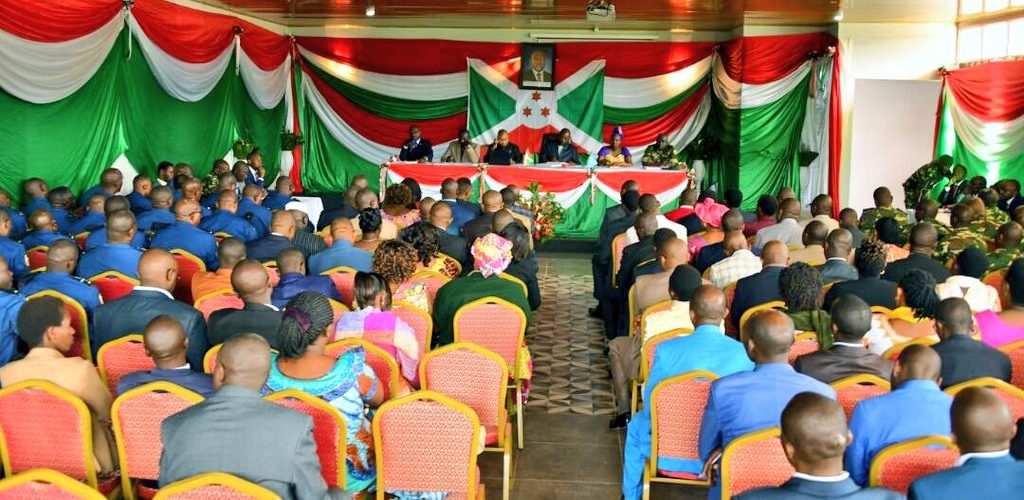 Le Burundi décide de restaurer la “valorisation des symboles de la Nation” dans les écoles