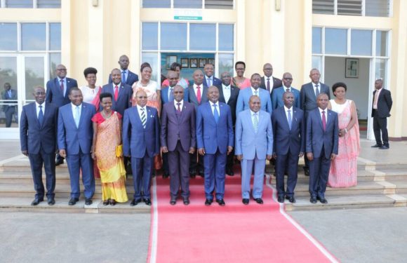 Prestation de serment du nouveau gouvernement du Burundi ( AVRIL 2018 )