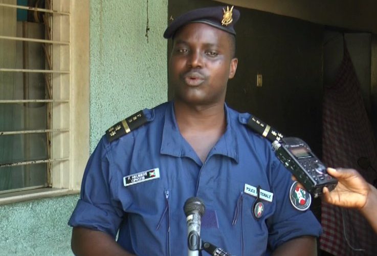 La Police Nationale du Burundi (PNB) arrête 8 individus armés qui voulaient perturber le Référendum constitutionnel du 17 mai 2018.