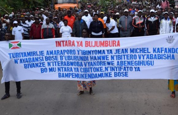 100.000 citoyens burundais de la société civile défilent contre Michel Kafando et la France