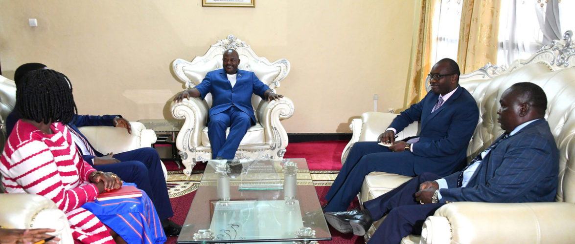 Les délégations étrangères se succèdent les unes aux autres dans un Burundi en paix