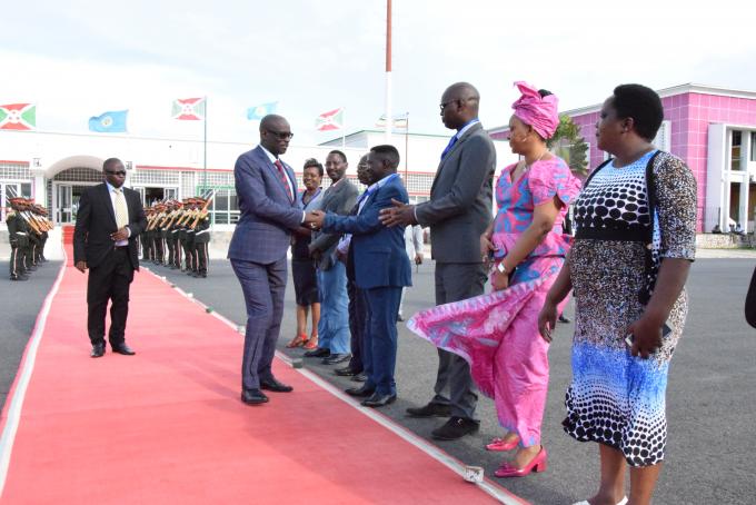 Le Président du Sénat burundais prend l’avion à destination de Kinshasa