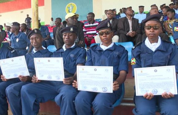 Muramvya: les lauréats de l’école des brigadiers de police reçoivent leurs diplômes