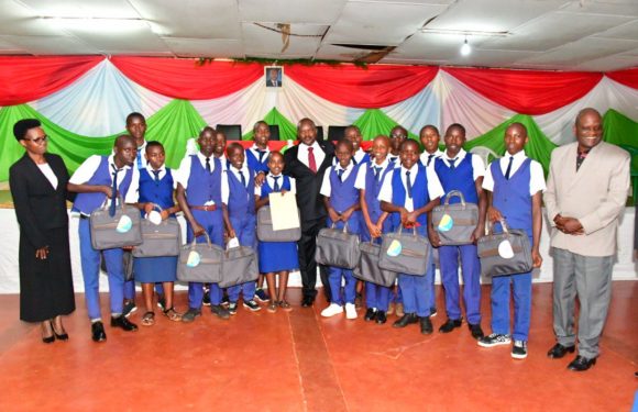 Burundi : 15 élèves des écoles d’excellence de tout le pays primés