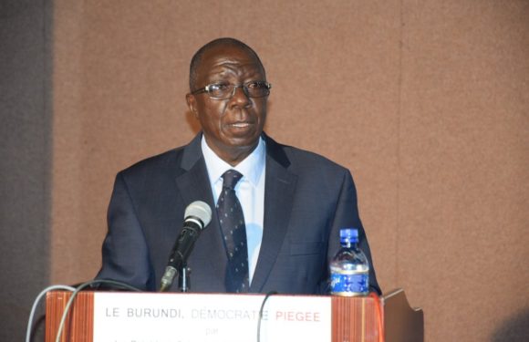 Sylvestre Ntibantunganya présente son livre intitulé: “Burundi, une Démocratie piégée”