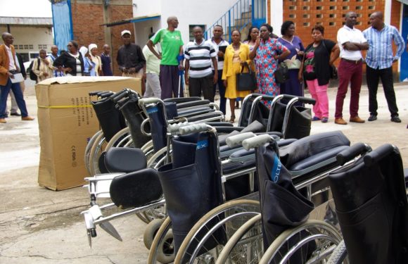 Début de la distribution du matériel de l’ONG Handicap International au Burundi destinée aux ONGs locales