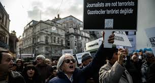 France: Macron et Castaner font obstacle à la liberté de la presse