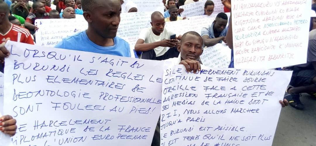 300.000 citoyens du Burundi ont manifesté contre les média occidentaux