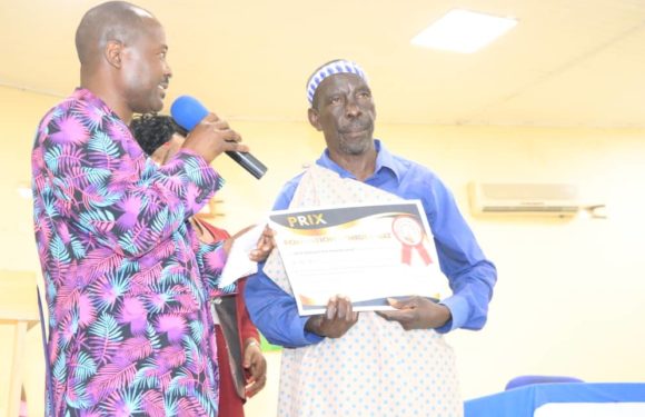 Burundi : La FONDATION FEMIDEJABAT vient de récompenser 2 chanteurs burundais – Mathias Mijuriro et Sylvestre Ciza