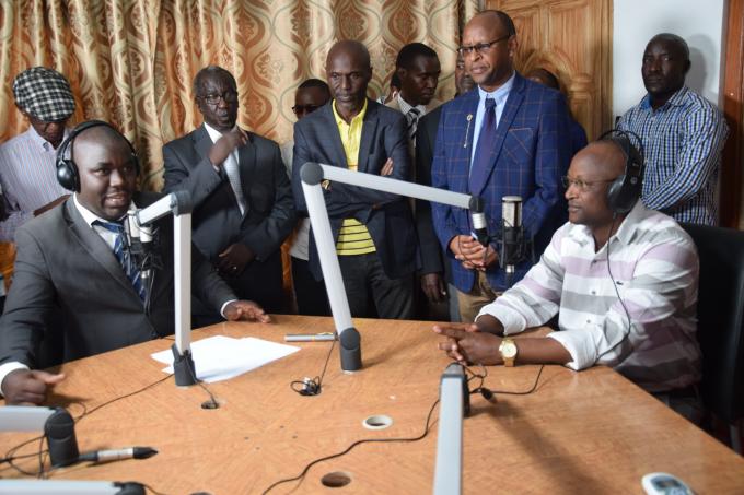 Le Premier Vice-Président rend visite la radiotélévision Rema FM