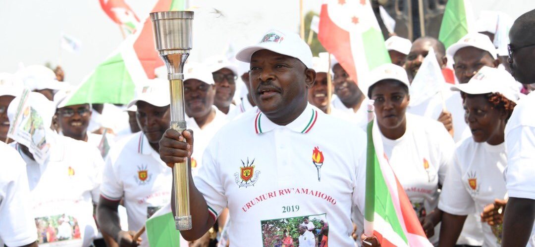 Burundi : Autour du Chef de l’Etat , des milliers de citoyens à Karusi  au lancement de la 13ème édition du Flambeau de la Paix