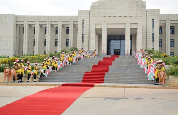 Le Burundi inaugure son Palais présidentiel NTARE RUTSHATSI HOUSE, avec la Chine