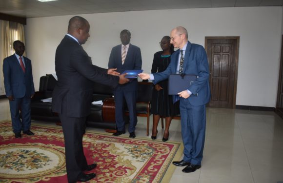 Burundi / UE : Présentation des Copies figurées des lettres de créance de M. BOCHU Claude