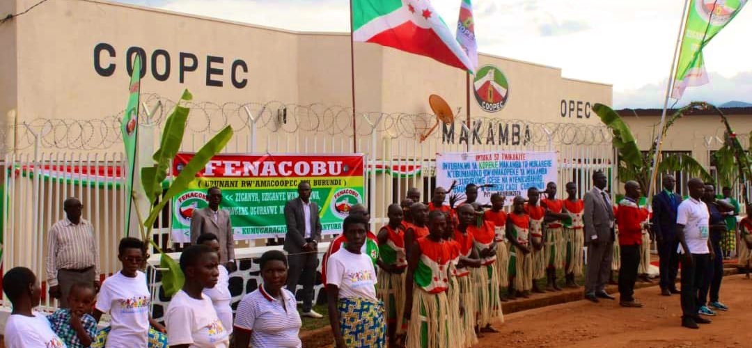 Le Président Nkurunziza du Burundi inaugure une agence COOPEC à MAKAMBA