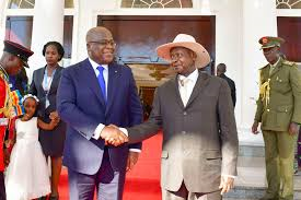 Tshisekedi et Museveni conviennent de réhabiliter dans un délai de 24 mois trois axes routiers reliant la RDC à l’Ouganda