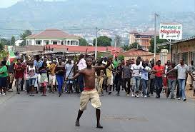 Qu’il fait rêver le temps béni des colonies ! Le Burundi devrait-il lécher les bottes des néo-colons pour avoir la paix ? Bien sûr que non.