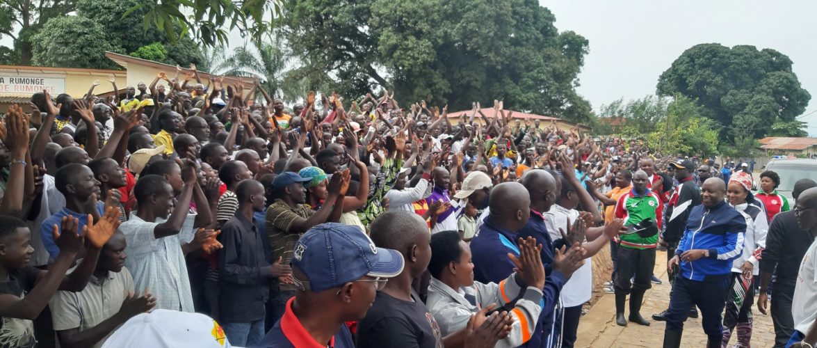 Le CNDD-FDD mobilise des milliers de citoyens aux TDC  – Construire le Bureau provincial de Rumonge / Burundi