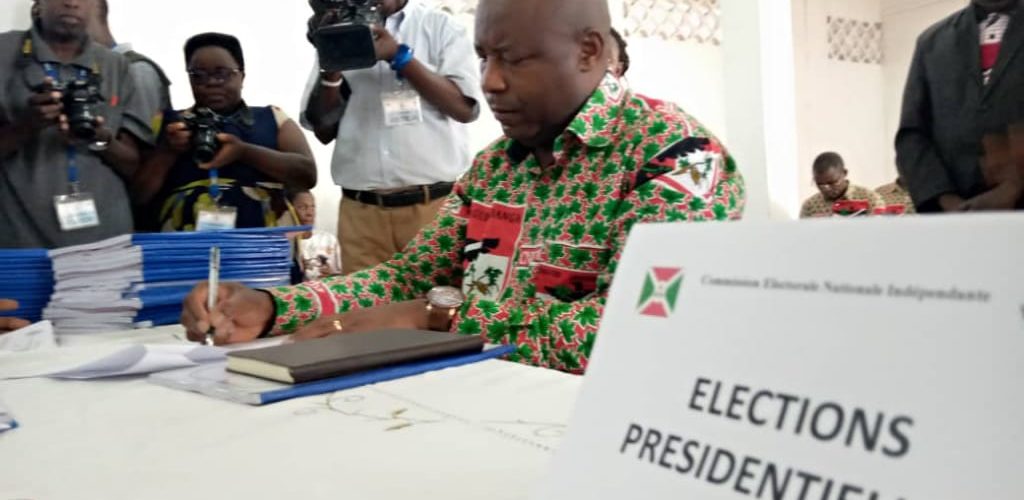Élections 2020 : G.M. NDAYISHIMIYE Evariste, CNDD-FDD, a déposé son dossier de candidature aux Présidentielles à la CENI / Burundi