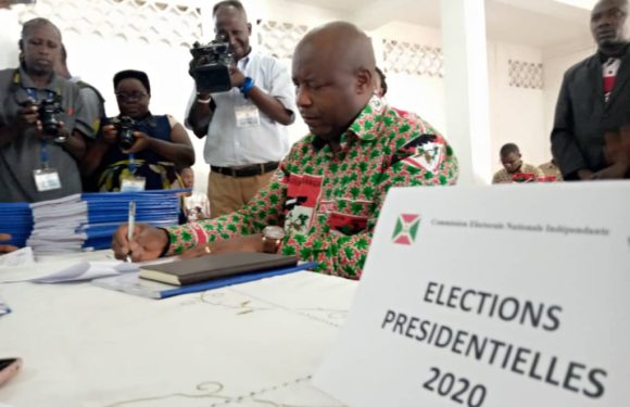 Élections 2020 : G.M. NDAYISHIMIYE Evariste, CNDD-FDD, a déposé son dossier de candidature aux Présidentielles à la CENI / Burundi
