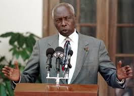Kenya: mort de Daniel Arap Moi, autocrate kényan allergique au multipartisme