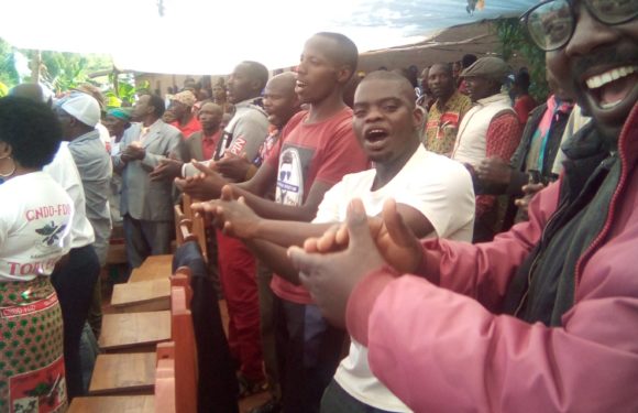 Le CNDD-FDD MAKAMBA en tournée en colline KARONGE,zone GITABA / Burundi