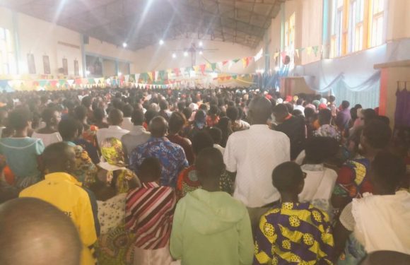Pâques à la paroisse Saint Pierre Claver de MAKAMBA / Burundi