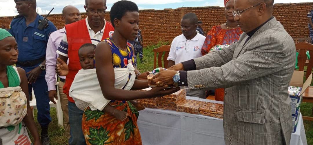 CPG BUNYONI distribue une aide aux victimes des inondations à GATUMBA , BUJUMBURA / Burundi