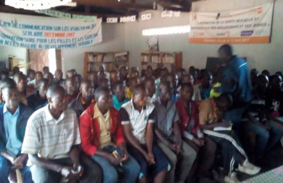 Les jeunes CNDD-FDD BWERU à RUYIGI étaient en réunion / Burundi