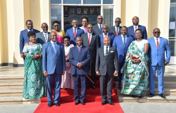 La photo du nouveau gouvernement du Burundi – NDAYISHIMIYE 1er