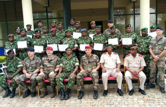 LA FORCE DE DEFENSE NATIONALE DU BURUNDI termine une formation donnée par des officiers FRANCAIS
