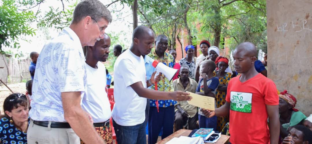 BURUNDI : Mission d’évangélisation à RUGOMBO – Don de Cartes d’Assurance Maladie / CIBITOKE