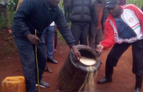 BURUNDI : La police déverse 180 litres d’un alcool prohibé à KIRIKA / MWARO