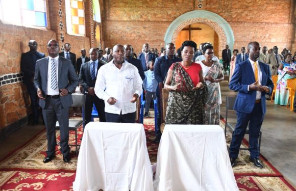 BURUNDI : La famille présidentielle à la paroisse de KIGANDA, MURAMVYA