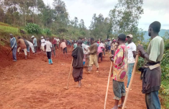 BURUNDI : TRAVAUX DE DÉVELOPPEMENT COMMUNAUTAIRE – Construire une route menant à la colline KIVOMWA, NYABIHANGA / MWARO