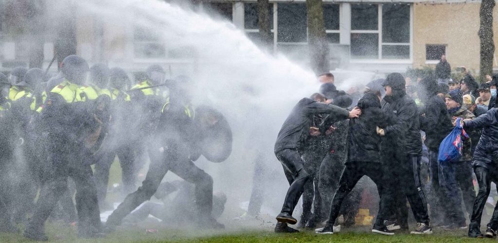 Les Pays-Bas sous haute tension: de violentes émeutes contre le couvre-feu débouchent sur plus de 250 arrestations