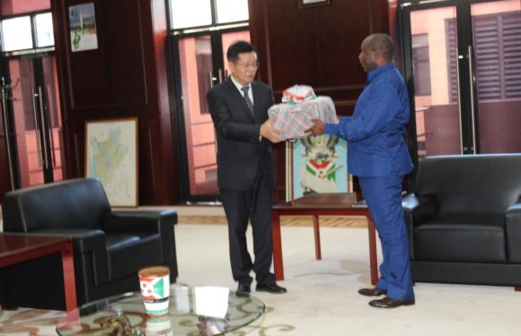 BURUNDI / CHINE : Le Président remercie ardemment l’ambassadeur LI CHANGLIN