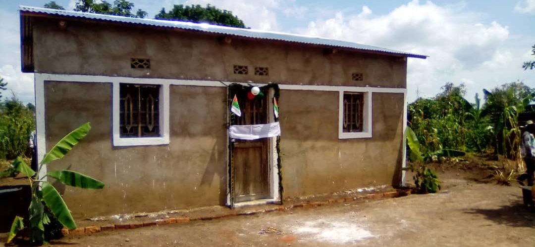 BURUNDI : Don d’une maison à une MUKENYERERARUGAMBA du CNDD-FDD KAYOGORO / MAKAMBA
