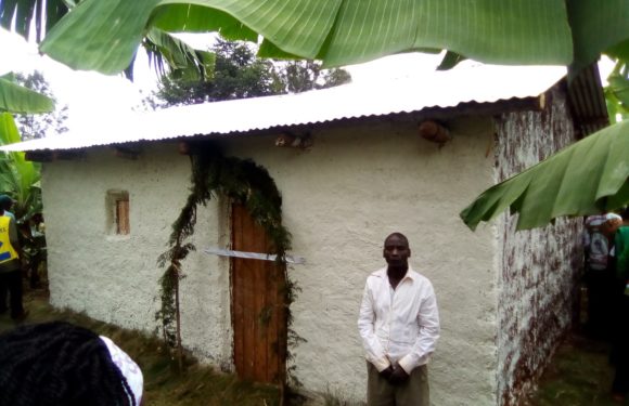 BURUNDI : Le CNDD-FDD KARUSI octroie 13 maisons à des citoyens en difficulté