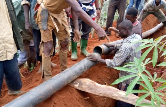 BURUNDI : TRAVAUX DE DEVELOPPEMENT COMMUNAUTAIRE – Poser une canalisation d’eau de MUGINA à RUGOMBO / CIBITOKE