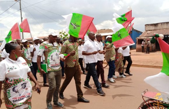 BURUNDI : Les BAGUMYABANGA de MATANA fêtent la victoire du CNDD-FDD en 2020 / BURURI