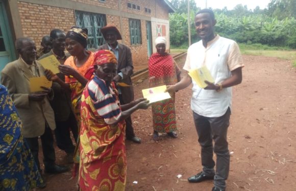 BURUNDI : Distribution de cartes CAM aux vulnérables à GASORWE / MUYINGA