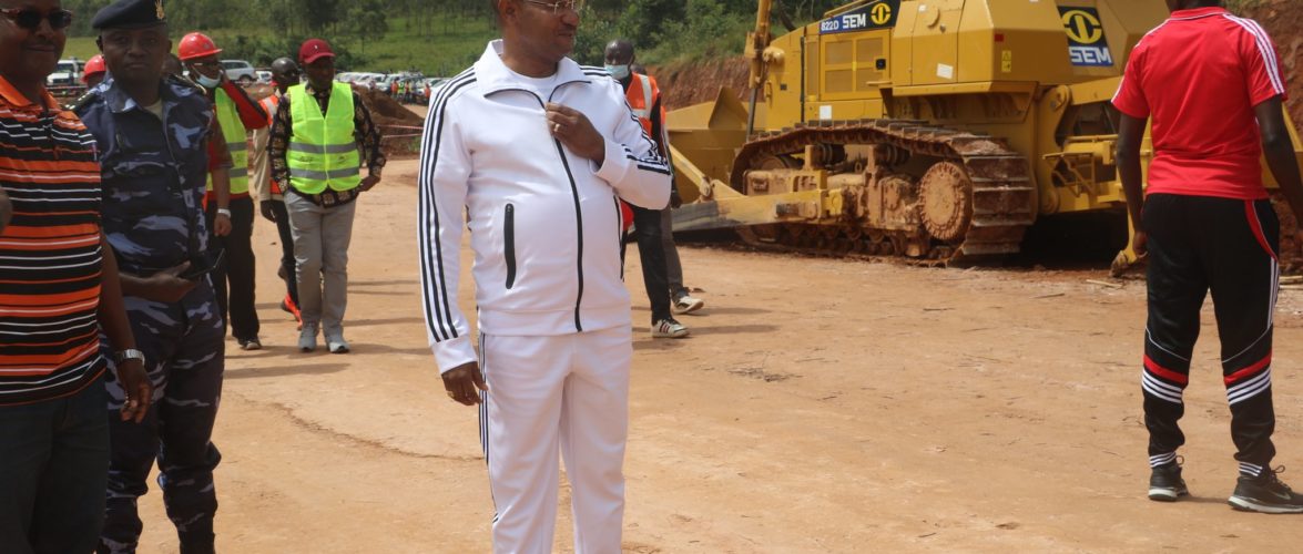 BURUNDI : Le 1er Ministre sur le chantier de la RN16 BURURI – GITEGA