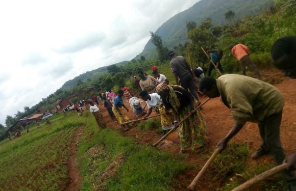 BURUNDI : TRAVAUX DE DÉVELOPPEMENT COMMUNAUTAIRE – Entretien de la route GIKO – SHUMBA à BUKEYE / MURAMVYA