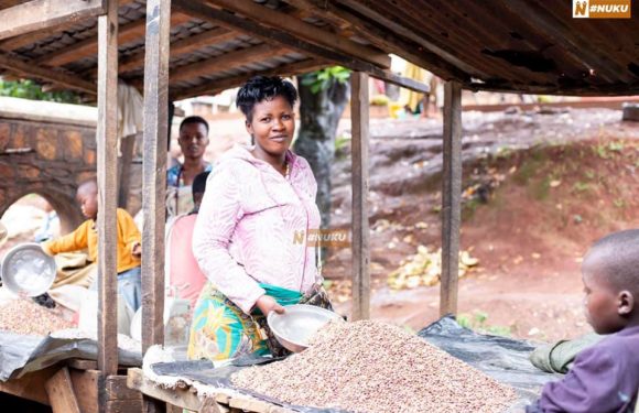 BURUNDI : UWINEZA, une agricultrice, commerçante au Marché de KIRUNDO